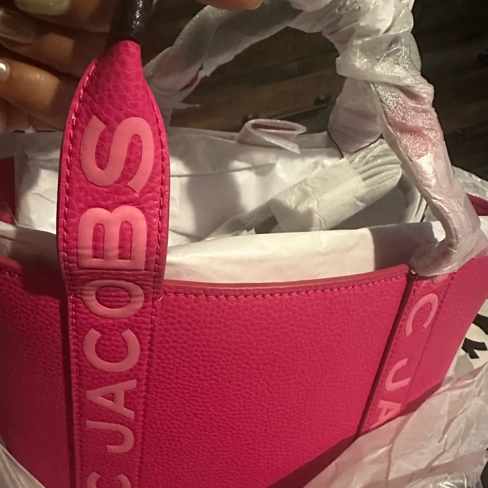 Marc Jacobs Pebbled Leather Hot Pink Tote Bag - Picture 4 of 8